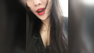Gái dâm bị lộ hàng trong gương mông to lồn ngon