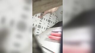 quay lén em gái tắm đêm dâm