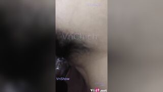 Em nữ sinh đang tuổi ăn với chịch xuất tinh rồi mà em còn cầm chim nhét vào đòi chịch