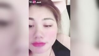 Clip Sex Tâm sự đêm khuya em hồn nhiên chia sẻ chuyện chồng lấy chim ra làm lành mỗi