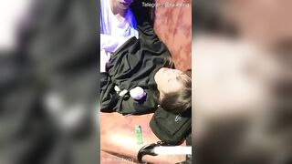 Đi karaoke hôn mỏ bú vú e nhân viên xinh đẹp rồi đưa vào nhà vệ sinh địt