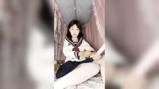 E học sinh xinh đẹp livetream show hàng móc lồn thủ dâm bằng sextoy trog kí túc xá