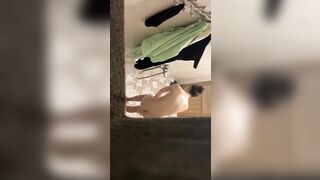 Quay lém sinh viên ở trọ tắm