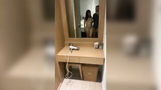 Dẫn đi vui chơi rồi vào nhà nghỉ địt cho tê lồn không bao bắn tinh đầy lồn múp