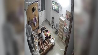 Bà chị 2 mất nết có phần lẳng lơ