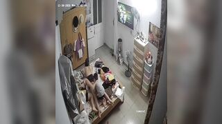 Bà chị 2 mất nết có phần lẳng lơ
