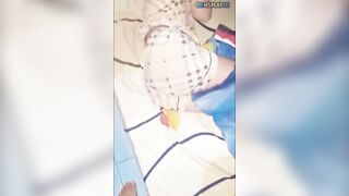 Đang ngủ thì bị tụt quần ra địt vú to lồn múp siêu dâm