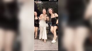 3 Cô Gái Trong Clip Some Với Bạn Thân - Đang Học Sinh Non Lắm