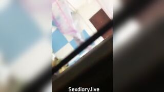 Quay lén chị dâu ở nhà một mình móc lồn trong phòng và cái kết