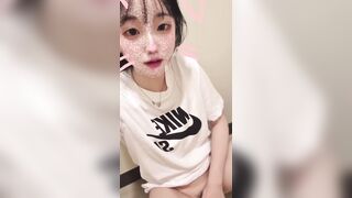Em hot girl thích móc lồn