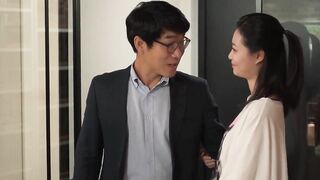 Cô vợ trẻ không được thỏa mãn bởi chồng lén lút ngoại tình
