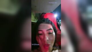 Gái Việt MMlive Mn_HaMy cho trai Singapore bóp vú sờ lồn luôn trên xe Ô Tô cực ngon 2