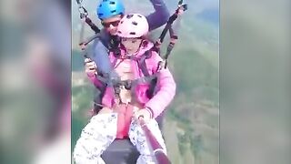 Chơi nhảy dù chỉ gái bị hướng dẫn móc lồn rồi hởi