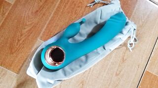 Thủ dâm cùng với sextoy
