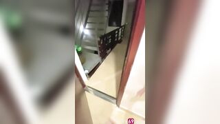 Clip Sex Địt em gái để cửa khách sạn mở vừa nứng vừa sợ anh xuất tinh luôn
