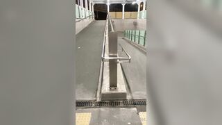 em gái xinh bú cu cho người yêu ở ngoài đường tạo cảm giác kích thích