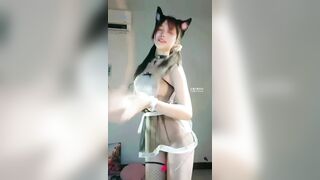 gái xinh loli đút máy rung vào bím rồi nhảy tiktok dâm đãng quá