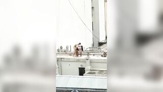 cùng em ny đổi gió lên sân thượng để đụ nhau bị quay lại