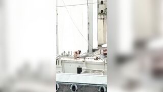cùng em ny đổi gió lên sân thượng để đụ nhau bị quay lại
