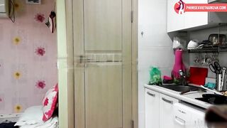 Đến gặp cô bạn thân đang nấu ăn,thay niên doggy luôn cô tại bếp