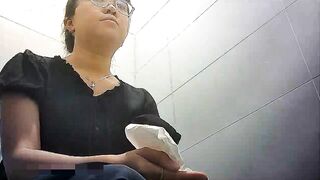 Quay lén WC nữ 14