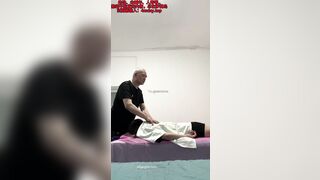 Gái trẻ gạ ông già masage địt nhau mà không được vú to mông bự