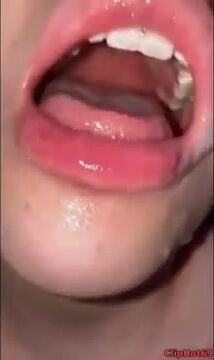Đụ và xuất tinh vào miệng em gái
