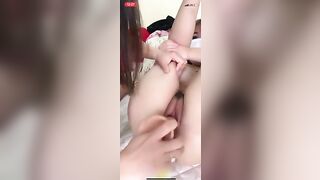 2 em gái livestream thủ dâm bằng sextoy