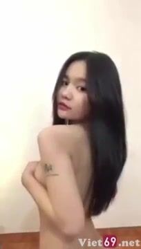 Thư Ngô khoe body