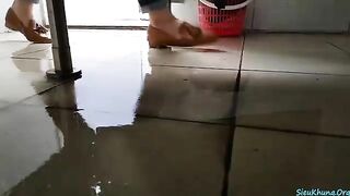 Quay lén nhà wc công cộng