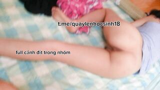 Em gái ngủ không mặc quần bị a trai hiếp