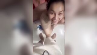 qua nhà bà chị mà bà cứ mò cây hàng