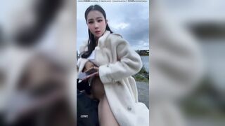 Em gái địt nhau giữa đường như chỗ không người