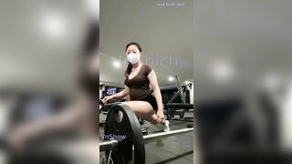 Em idol MMlive sanzai2 đi tập gym nhưng mặc váy cởi quần lót show lồn gạ chịch anh PT
