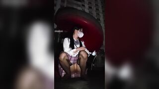 E học sinh dâm nữa đêm ra công viên quay video khỏa thân cắm toy vào lồn