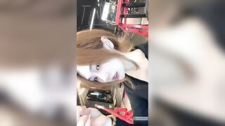 Dâm nữ xinh đẹp đg tập gym mà nứng quá phải vào nhà vệ sinh thâm chút vú hồng vc