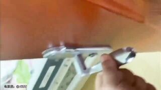 Mẹ vợ đg nằm ngủ trg phòng thì conrễ bất ngờ lao vàophòng híp dăm mẹ chetay k dám rên