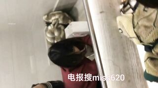 hai em học sinh quay video địt nhau trước gương