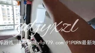 Công tử 6 múi chơi bé hotgirl cực xinh