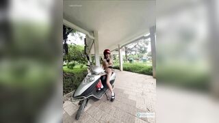 Ra công viên khỏa thân k mặc đồ chụp hình lại còn trêu người lạ nữa dâm vc