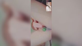 Nhìn anh sóc lọ em ny nhét dưa chuột vào lồn sướng phê