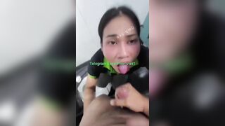 Cùng chị đồng nghiệp dâm xinh đẹp trong cty trốn ra nhà vệ sinh bú cu bắn tinh vô mồm