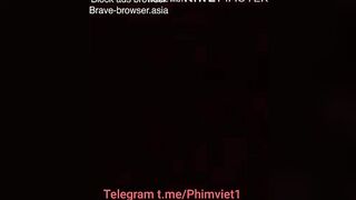 trùm mềnh lén đút đụ e ghệ khi sang phòng e chơi mà bạn e bất ngờ về phòng