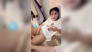 Bảo sang phòng nằm chơi thôi mà cái tay hư cứ mò sang móc lồn làm e sướng rên rỉ
