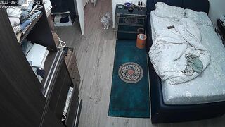 Hack cam quay lén e gái nhà giàu xinh đẹp thay đồ khỏa thân trog phòng p2