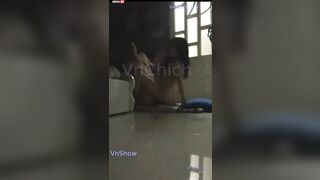 Vợ mới đẻ xong mấy hôm chồng đã bắt Vợ cho thg bạn Xuất Tinh đầy lồn