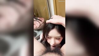 Đè đầu e rau non mặt xinh như búp bê cho bú cu lút cán phê tận nóc