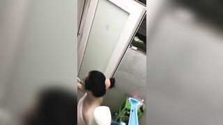 Quay lém cô em sinh viên phòng cạnh tắm
