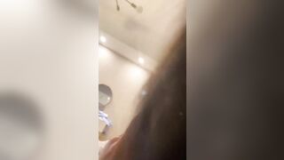 Địt e hầu gái nứng lồn