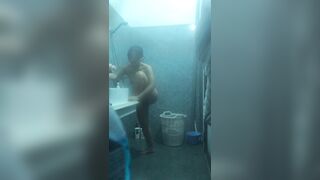 Em hàng xóm tắm đêm